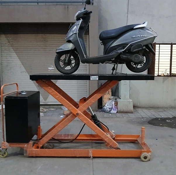 Hydraulic Scissor Lift Table Trolley in Junagadh
